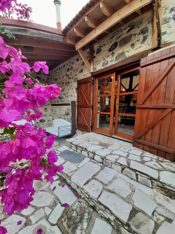 Blue Cottage Apsiou Esterno foto