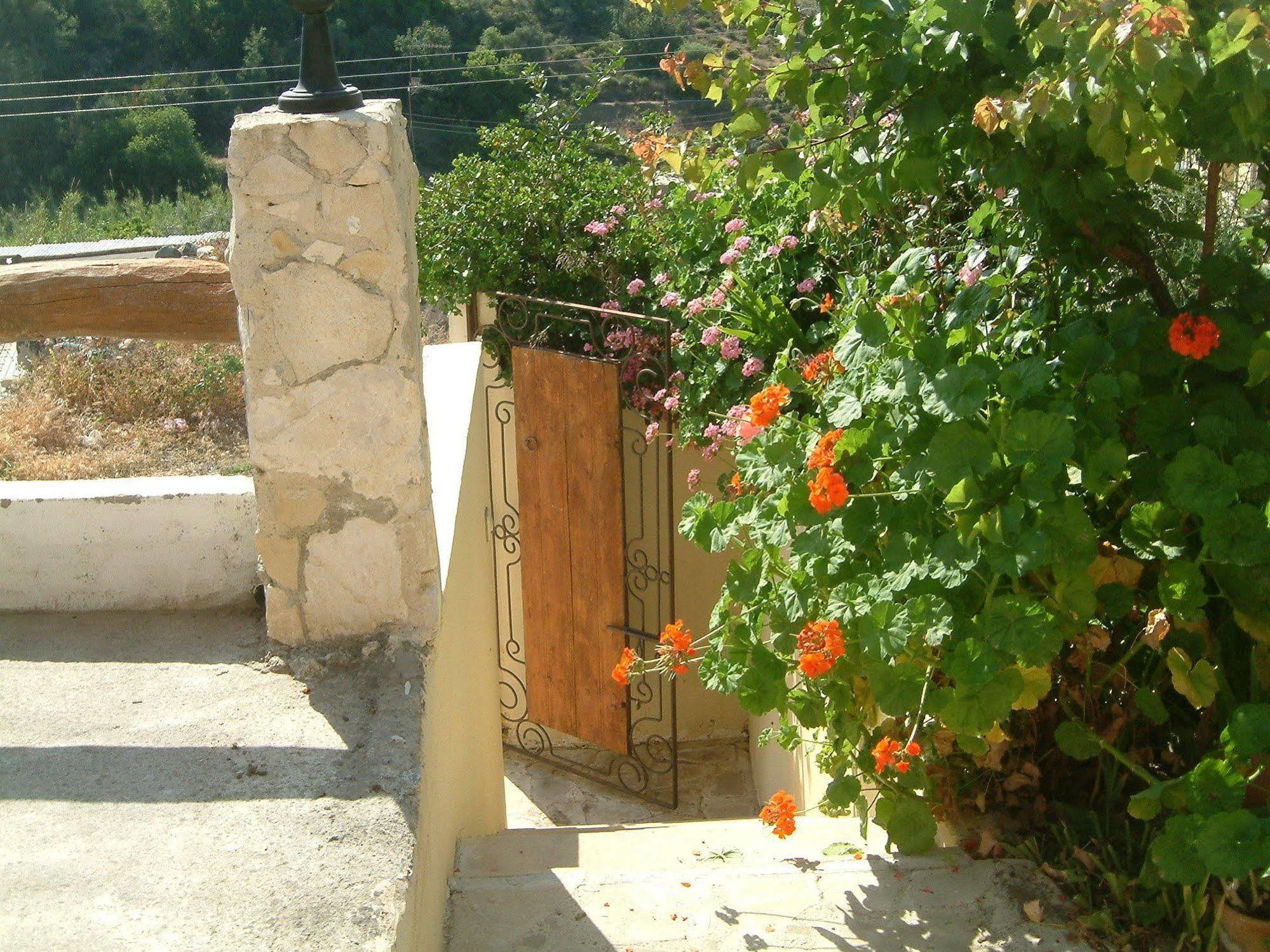 Blue Cottage Apsiou Esterno foto